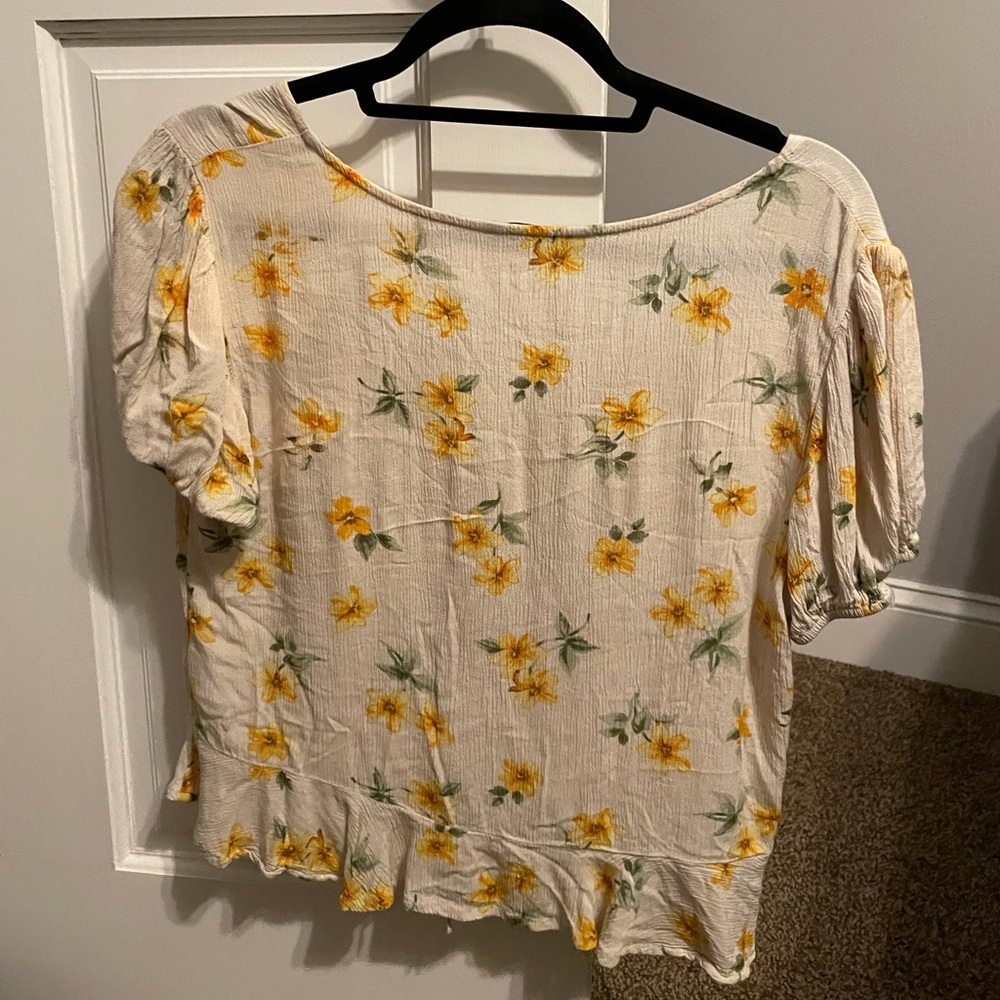 AMERICAN EAGLE TOP - Picture 2 of 3